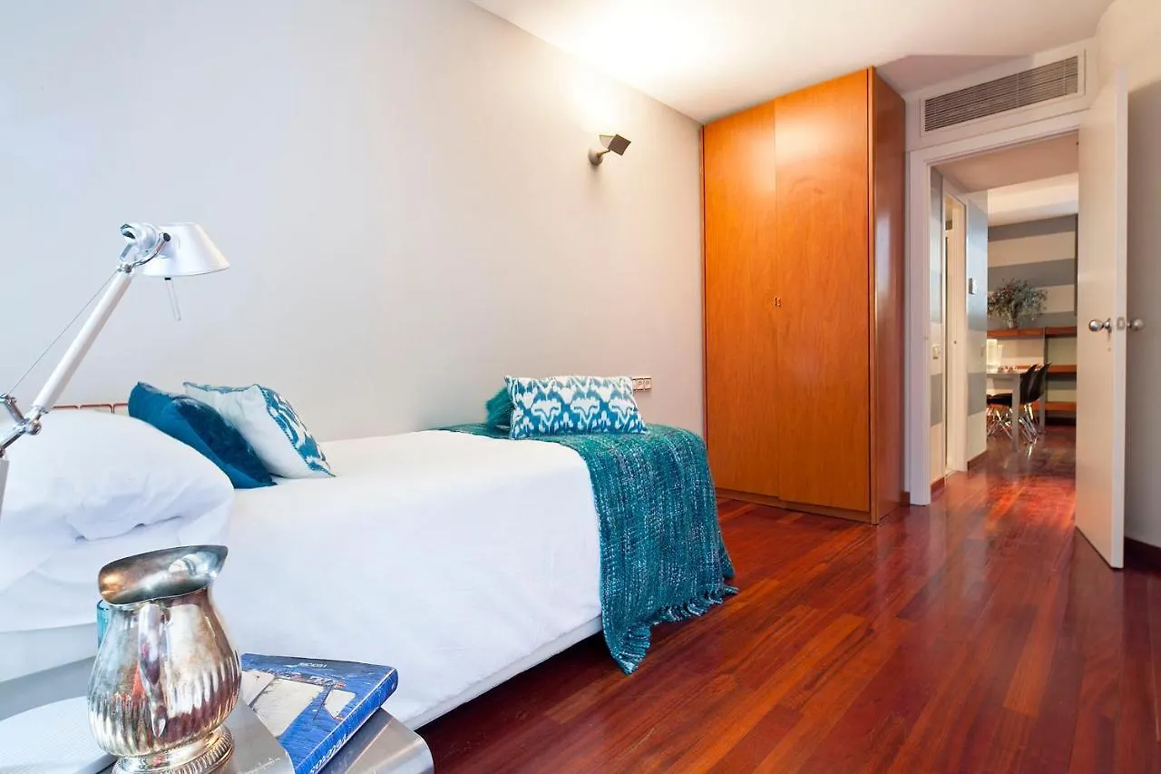 아파트 Mid-Term Rentals In Barcelona With Swimming Pool