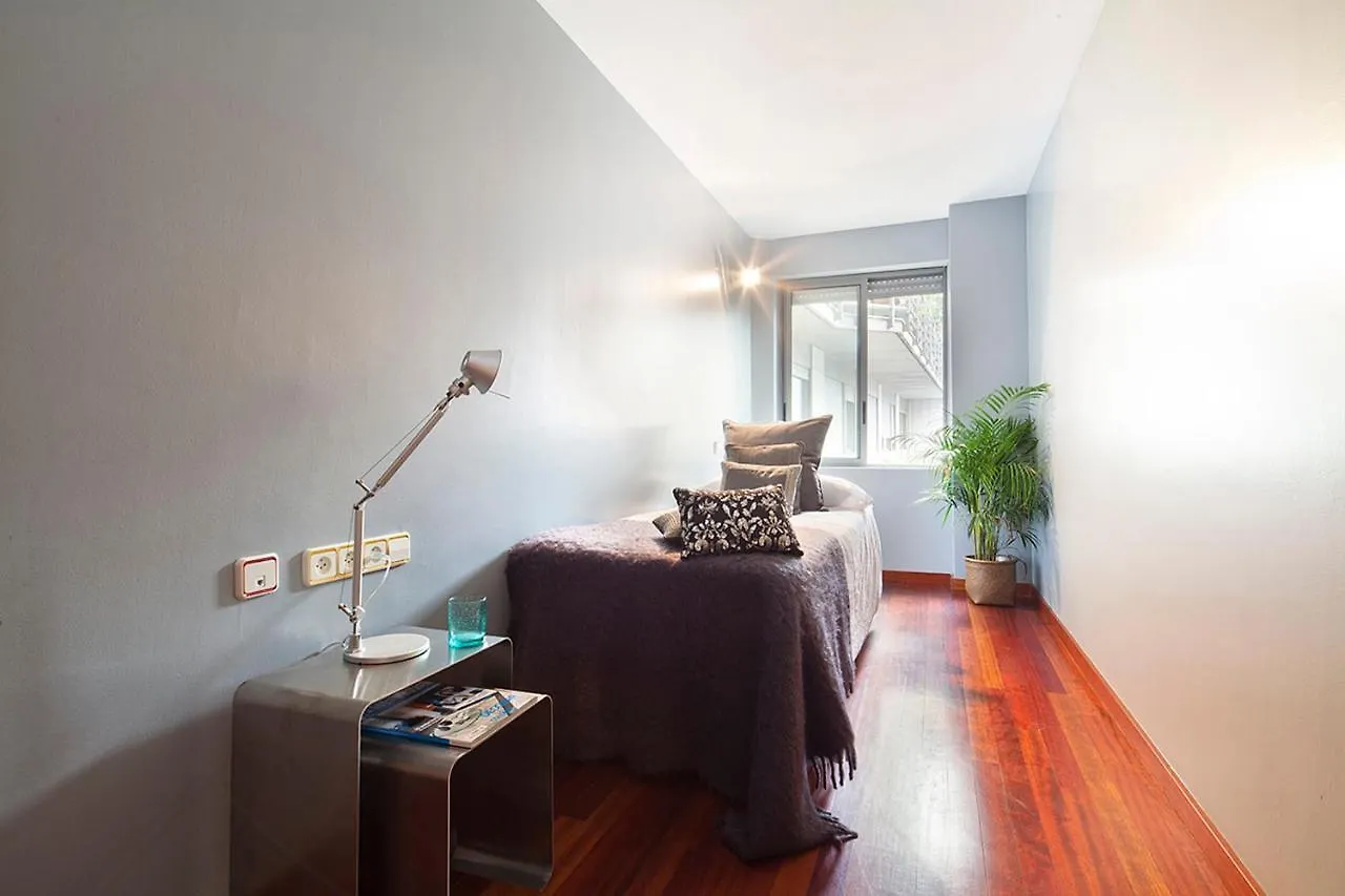 Mid-Term Rentals In Barcelona With Swimming Pool 아파트