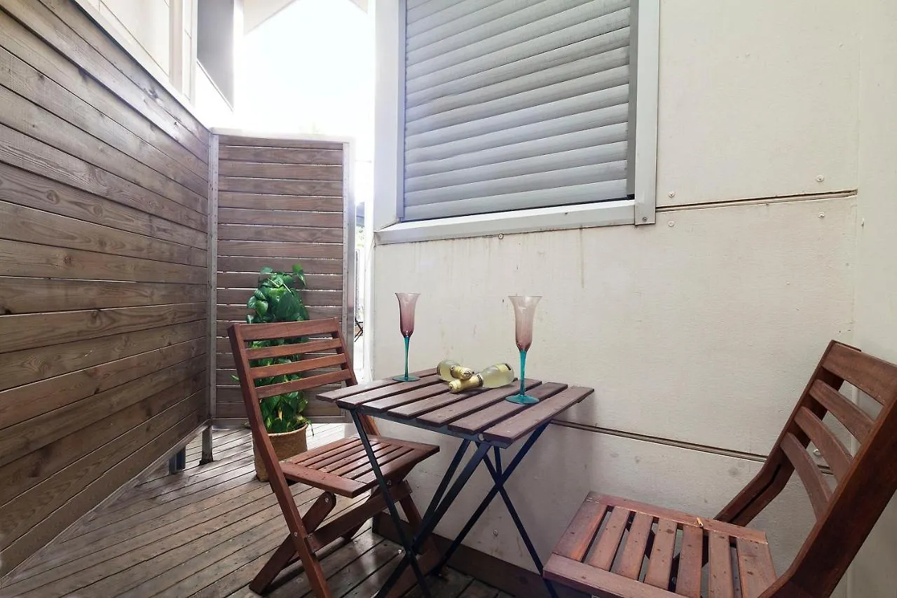 Mid-Term Rentals In Barcelona With Swimming Pool 아파트