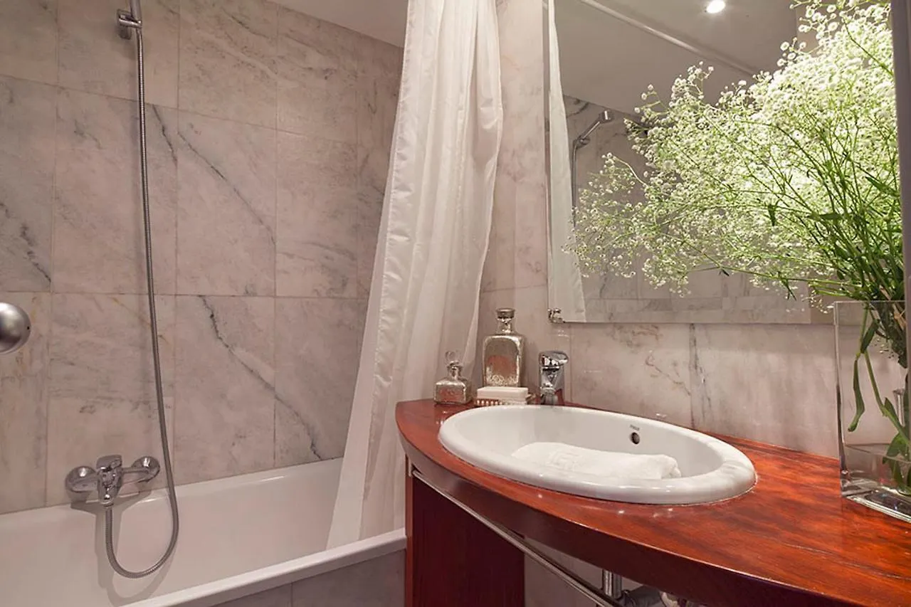 아파트 Mid-Term Rentals In Barcelona With Swimming Pool