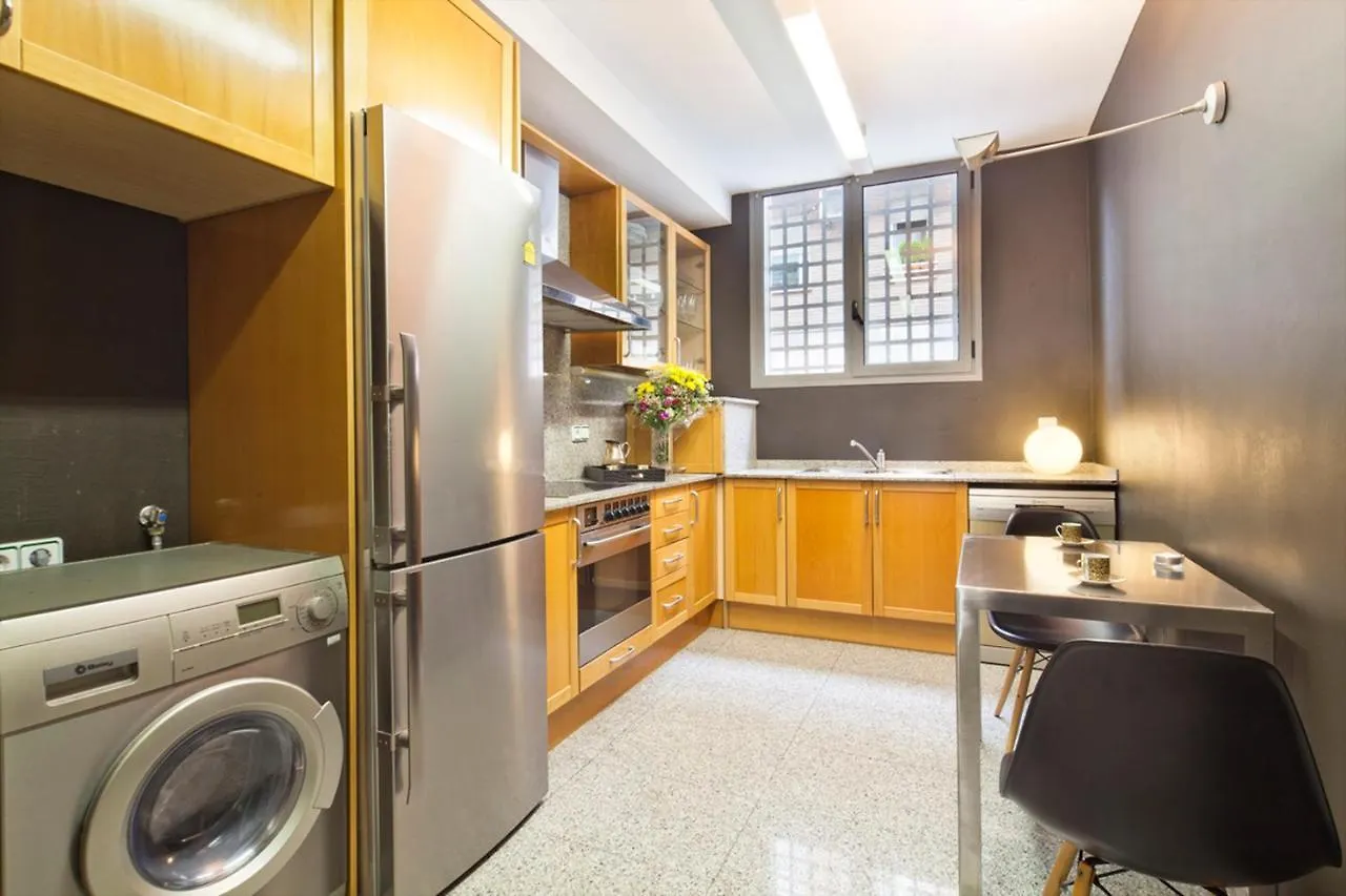 Mid-Term Rentals In Barcelona With Swimming Pool 0*,