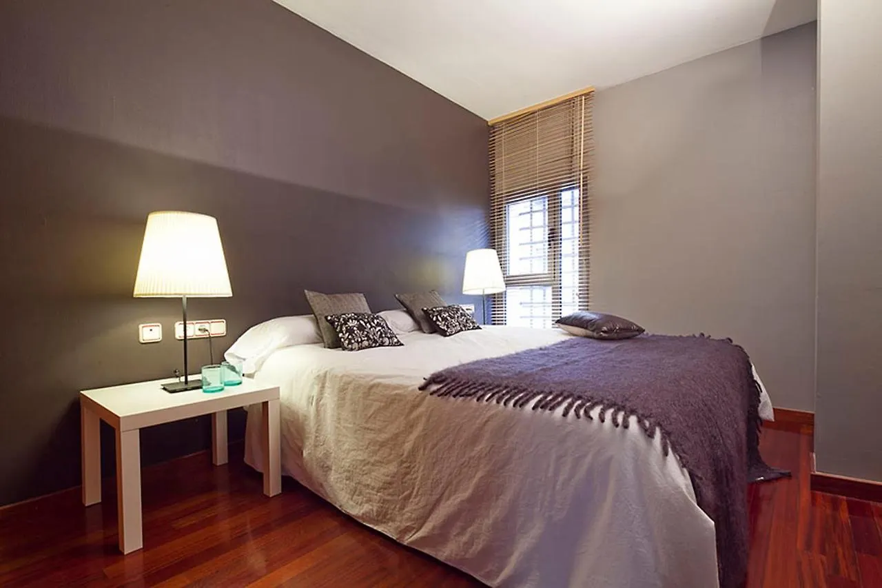 Mid-Term Rentals In Barcelona With Swimming Pool Apartment