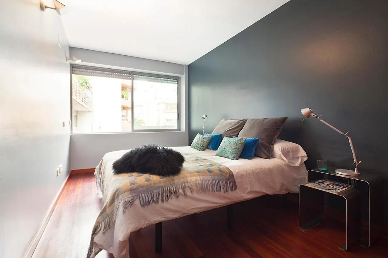 Mid-Term Rentals In Barcelona With Swimming Pool Apartment