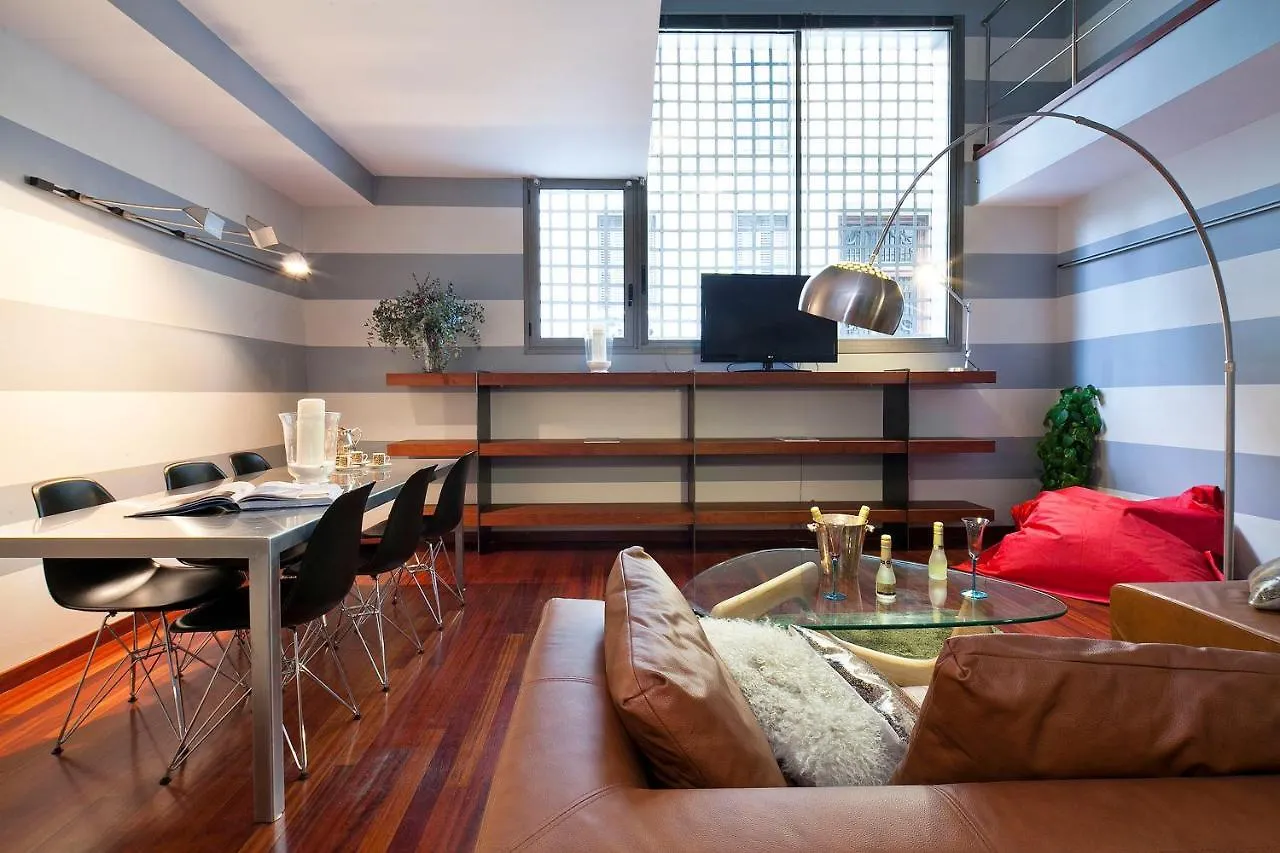 Mid-Term Rentals In Barcelona With Swimming Pool Apartment