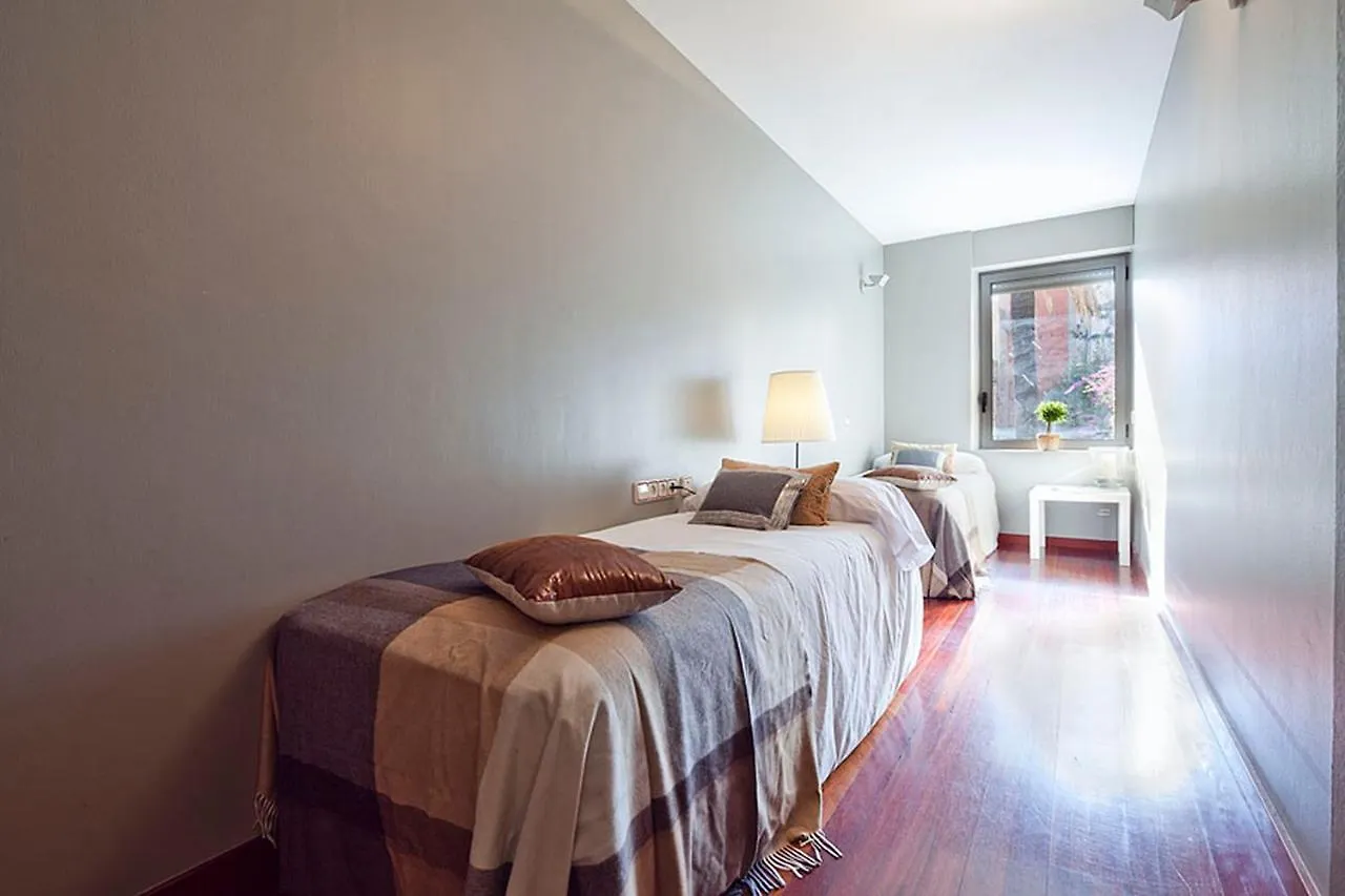 Mid-Term Rentals In Barcelona With Swimming Pool 0*,