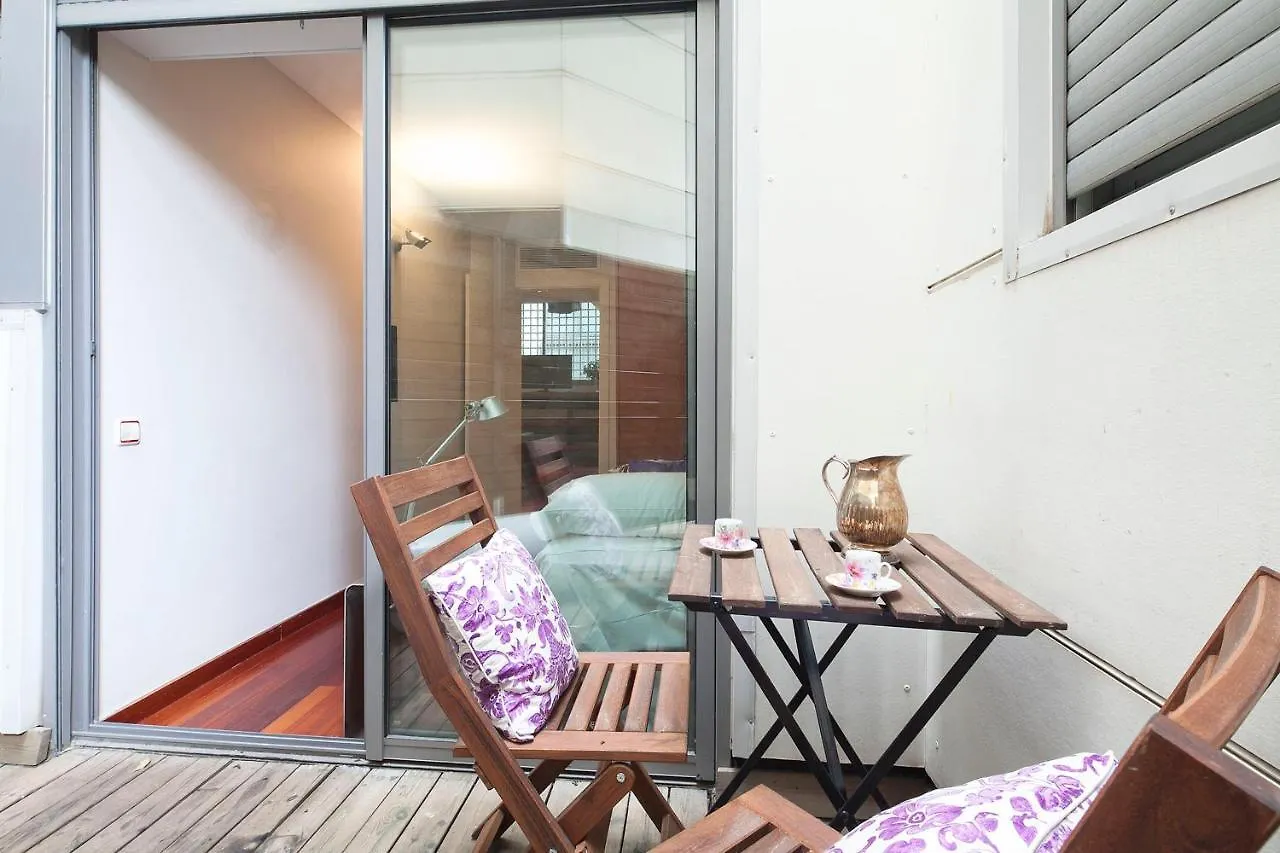 Mid-Term Rentals In Barcelona With Swimming Pool Apartment