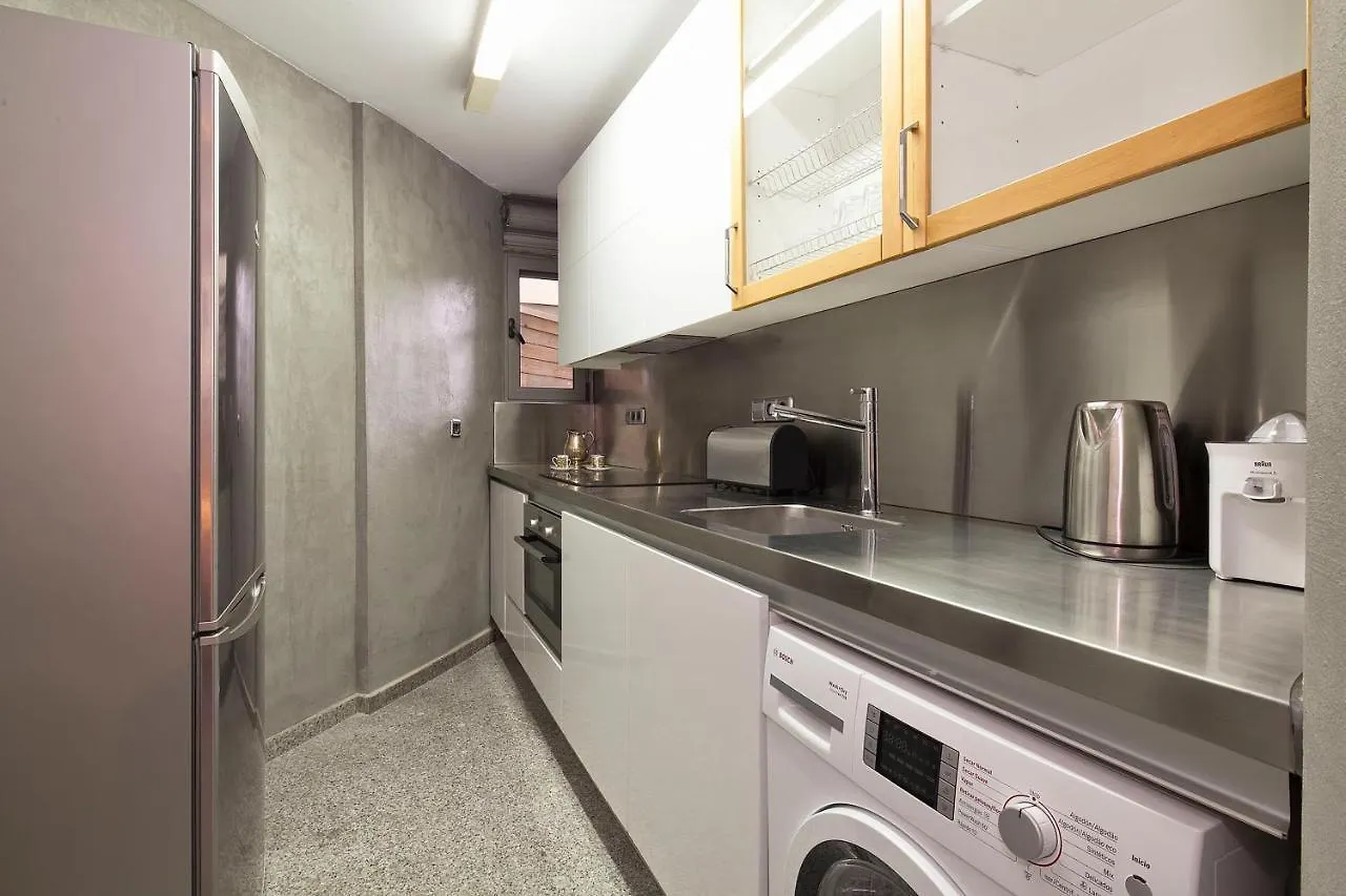 Mid-Term Rentals In Barcelona With Swimming Pool 0*,